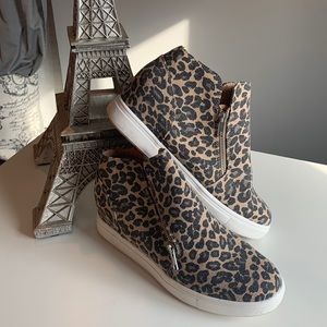 Cushionaire Memory Foam Casual Wedge Sneaker